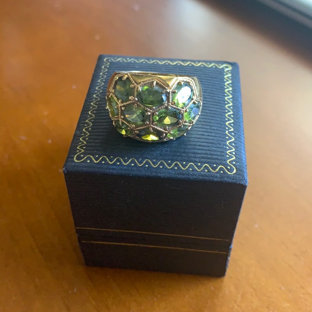 Emerald and gold ring